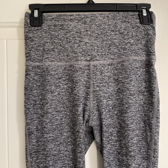Beyond Yoga Space Dye Legging Gray Ruched Leg Athletic Workout Size M - Picture 2 of 8
